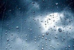 为什么下暴雨有的飞机还能起飞？夏季下暴雨飞