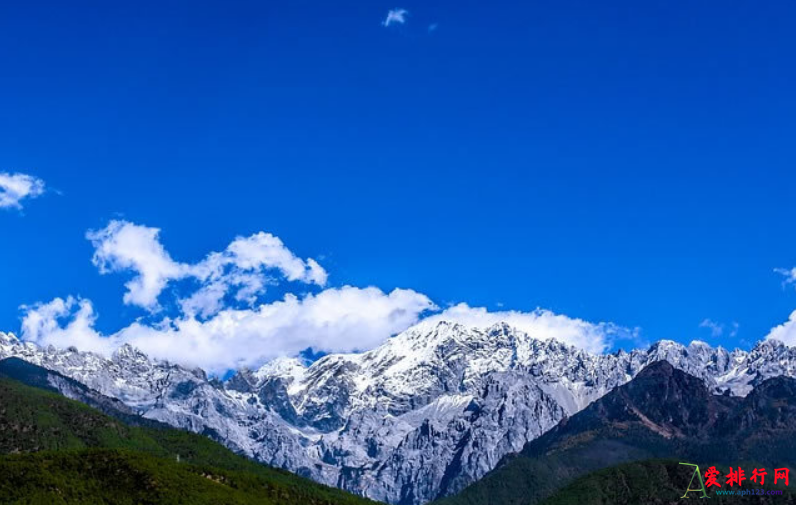 暑假适合去哪里旅游 盘点国内适合暑假避暑的旅游城市及景点